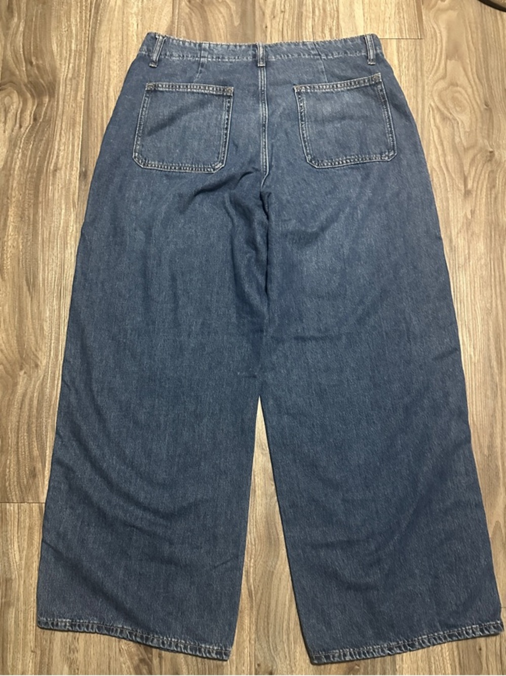 Old Navy High-Rise Baggy Wide Leg Jeans in Medium Blue. - Picture 10 of 11